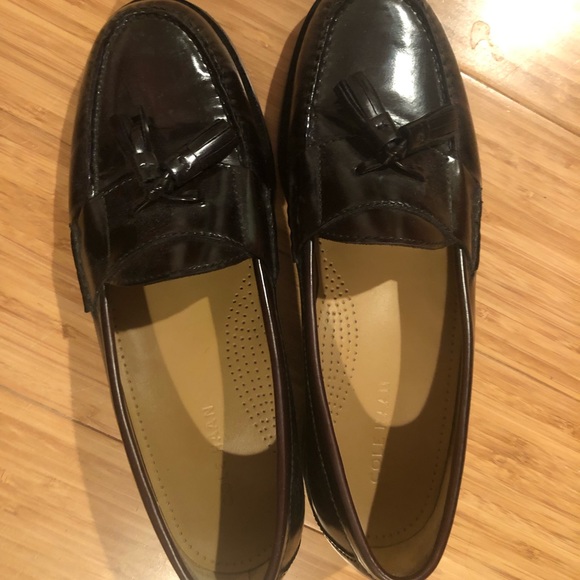 Cole Haan Tassel Loafer. Cordavan color - Picture 1 of 4